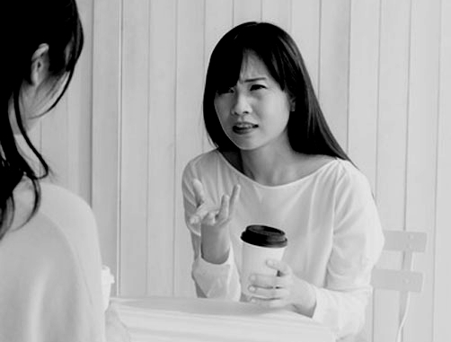 リークする女性